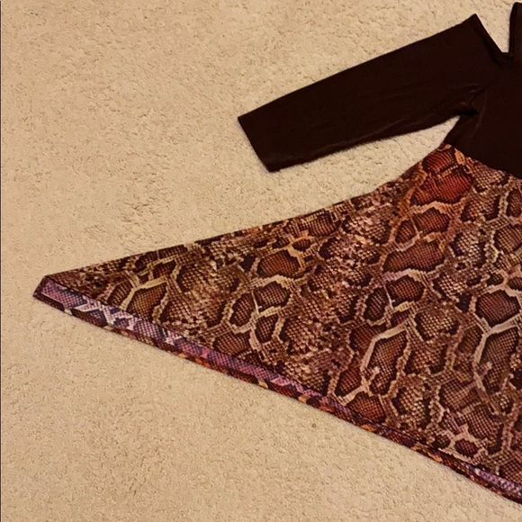 Slinky Cold shoulder asymmetric tunic - Picture 4 of 12